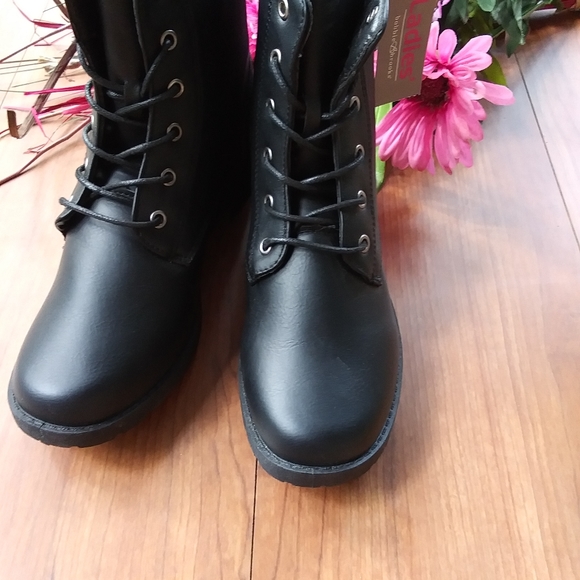 NWT Bobbie Brooks lace up boots w/zipper on side - Picture 6 of 6